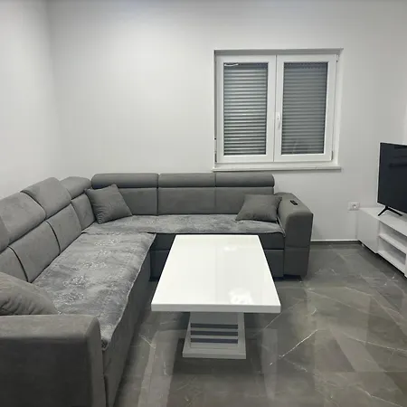 Apartment Tini 3 *