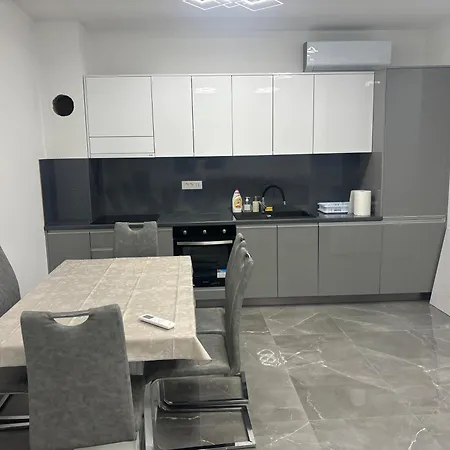 Tini 3 Apartment *